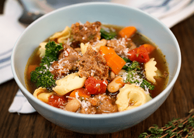Soupe à la saucisse italienne, tortellinis et kale